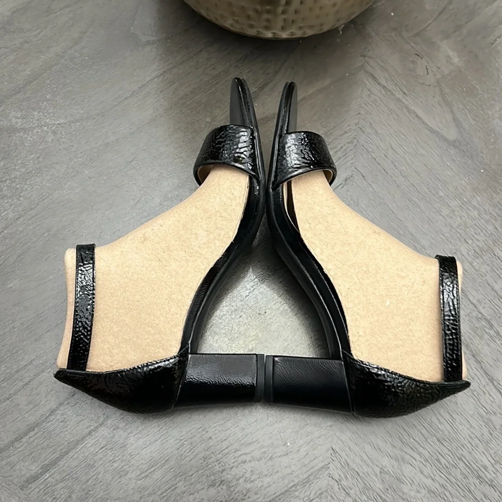 NATURALIZER Vera Ankle Strap Sandals